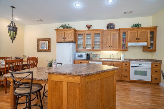 15 Clifton Rd, Lawrenceburg, TN 38464