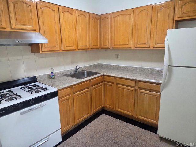 31-03 Linden Place 2, Flushing, NY 11354