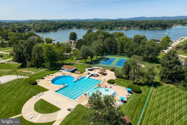 408 LAKE MEADE DR, East Berlin, PA 17316