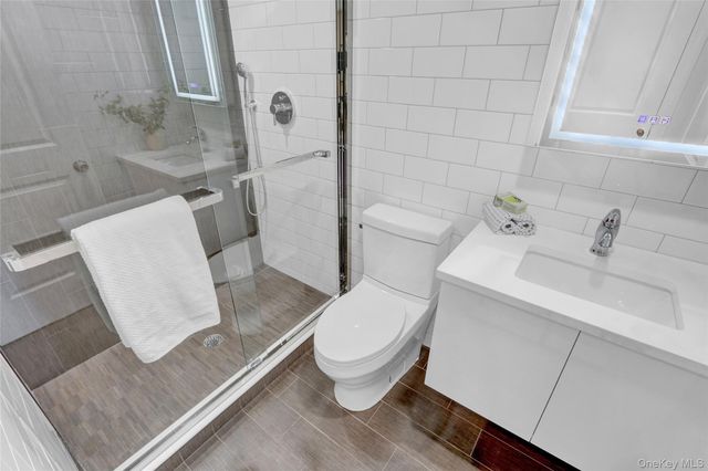 610 Jerico Turnpike 2C, New Hyde Park, NY 11040