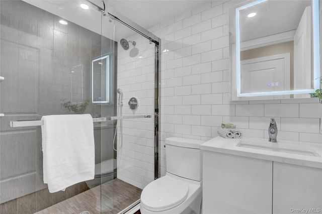 610 Jerico Turnpike 2C, New Hyde Park, NY 11040