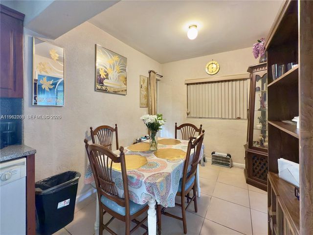 6137 Garfield St, Hollywood, FL 33024