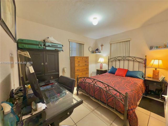 6137 Garfield St, Hollywood, FL 33024