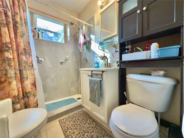 6137 Garfield St, Hollywood, FL 33024