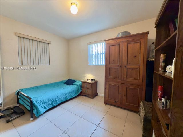 6137 Garfield St, Hollywood, FL 33024