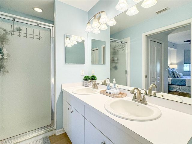 2720 Cypress Trace CIR # 2914, Naples, FL 34119