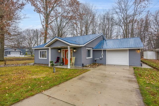 10833 First Street, Canadian Lakes, MI 49346