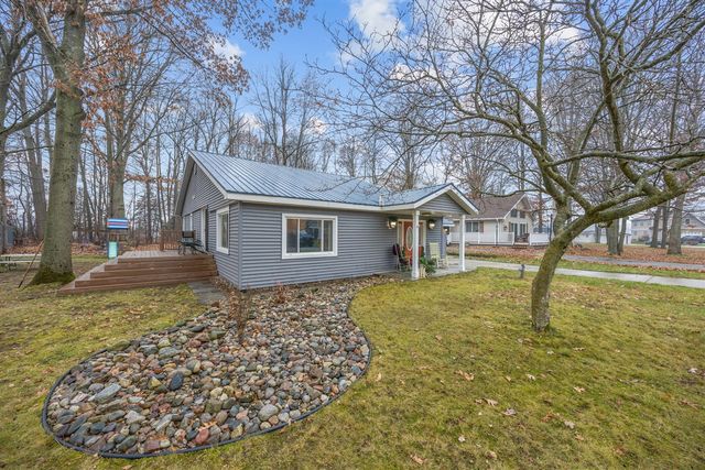 10833 First Street, Canadian Lakes, MI 49346