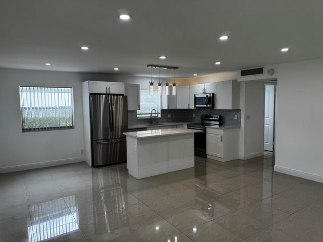 153 Monaco D, Delray Beach, FL 33446