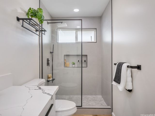 855 Kainoa Place, Honolulu, HI 96821