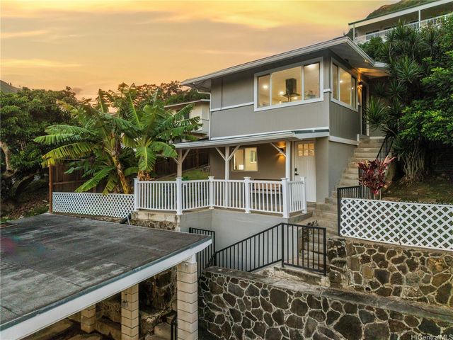 855 Kainoa Place, Honolulu, HI 96821