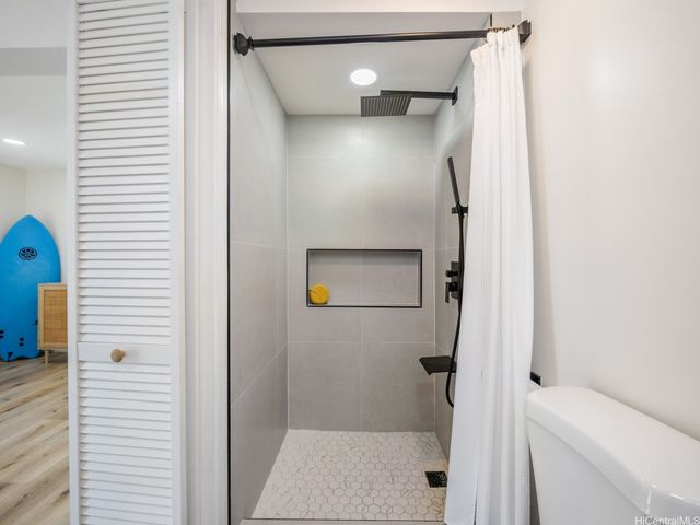 855 Kainoa Place, Honolulu, HI 96821