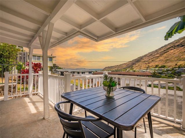 855 Kainoa Place, Honolulu, HI 96821