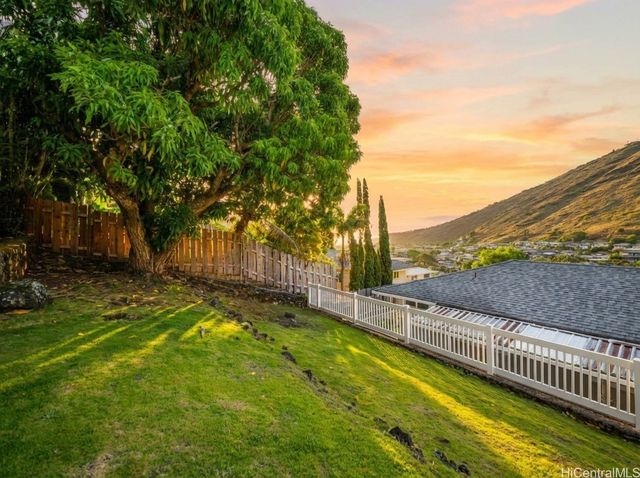 855 Kainoa Place, Honolulu, HI 96821