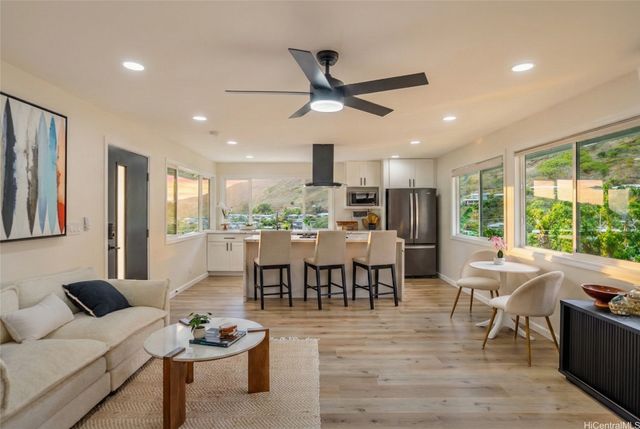 855 Kainoa Place, Honolulu, HI 96821