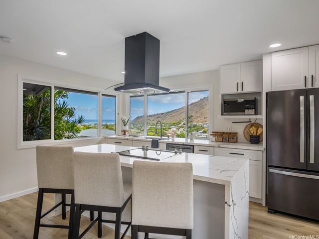 855 Kainoa Place, Honolulu, HI 96821