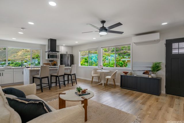 855 Kainoa Place, Honolulu, HI 96821