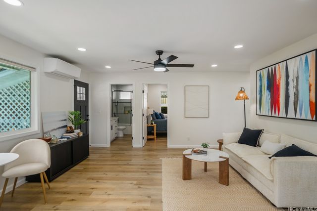 855 Kainoa Place, Honolulu, HI 96821