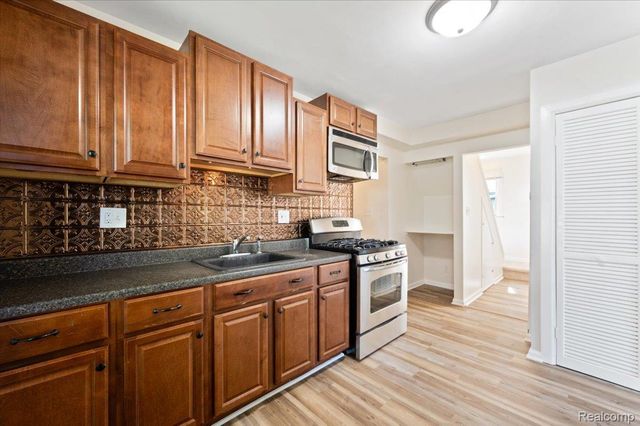 23164 Donald Avenue, Eastpointe, MI 48021