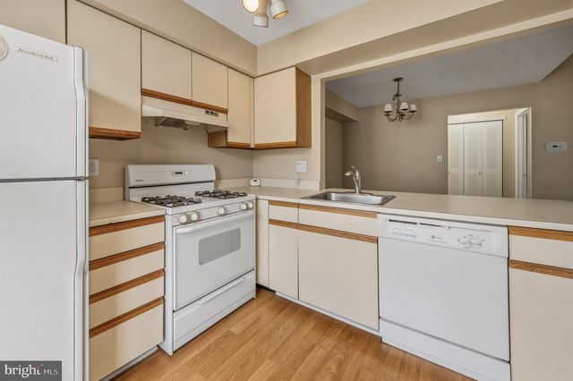 1710-B RALSTON DR, Mount Laurel, NJ 08054