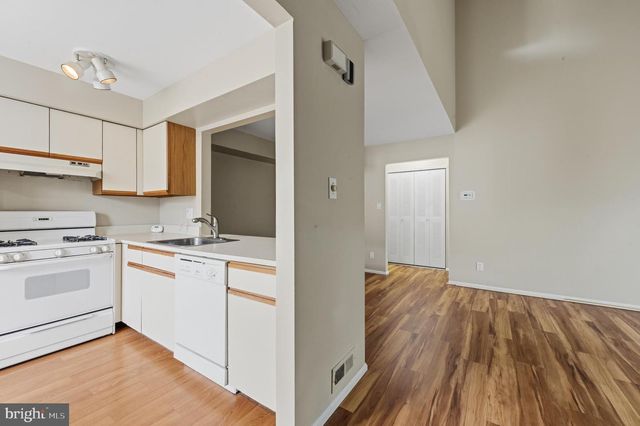 1710-B RALSTON DR, Mount Laurel, NJ 08054