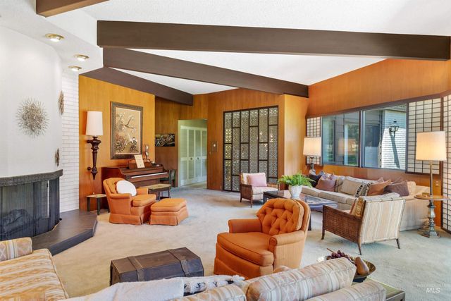 4704 Hillcrest View Dr, Boise, ID 83705