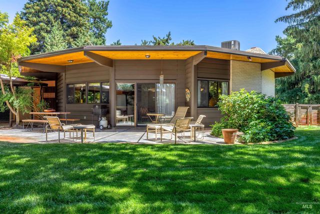 4704 Hillcrest View Dr, Boise, ID 83705