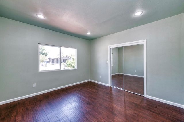 2185 S Holly Ave, Fresno, CA 93657