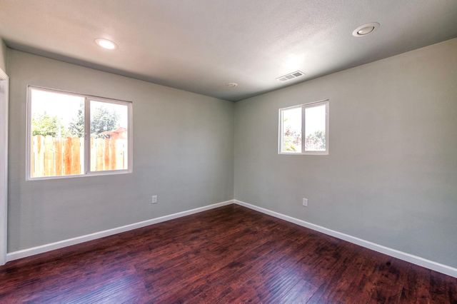 2185 S Holly Ave, Fresno, CA 93657
