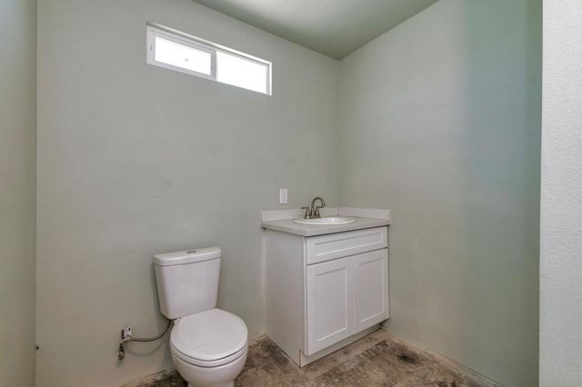 2185 S Holly Ave, Fresno, CA 93657