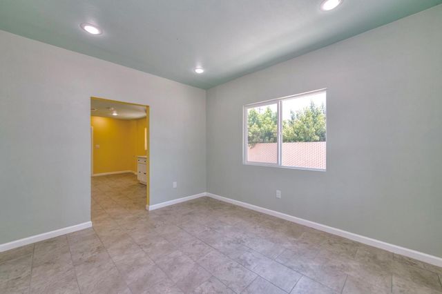 2185 S Holly Ave, Fresno, CA 93657