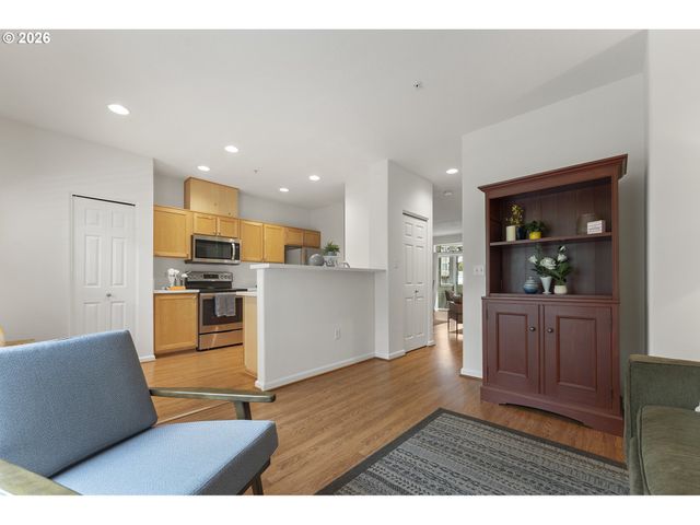 12100 Sw SWIFT Ave 101, Beaverton, OR 97007