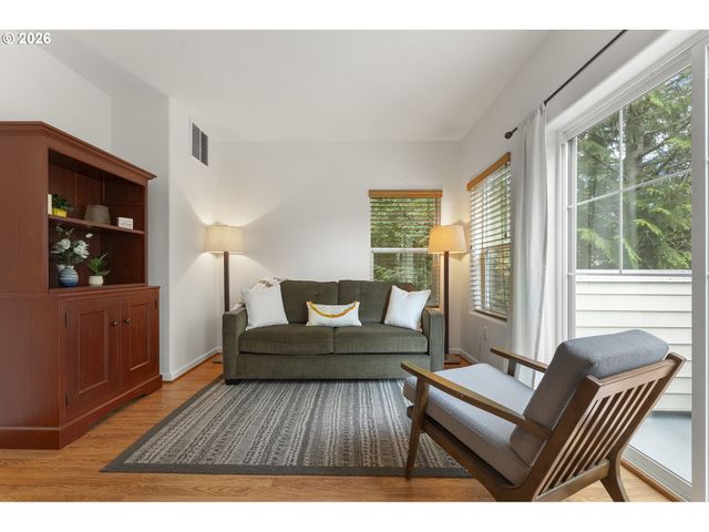 12100 Sw SWIFT Ave 101, Beaverton, OR 97007