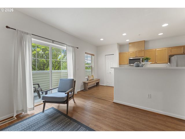 12100 Sw SWIFT Ave 101, Beaverton, OR 97007