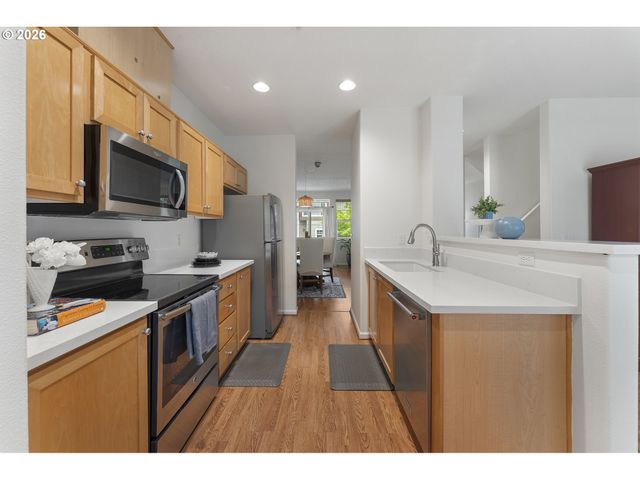 12100 Sw SWIFT Ave 101, Beaverton, OR 97007