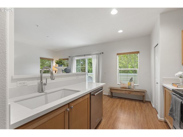 12100 Sw SWIFT Ave 101, Beaverton, OR 97007