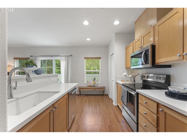 12100 Sw SWIFT Ave 101, Beaverton, OR 97007
