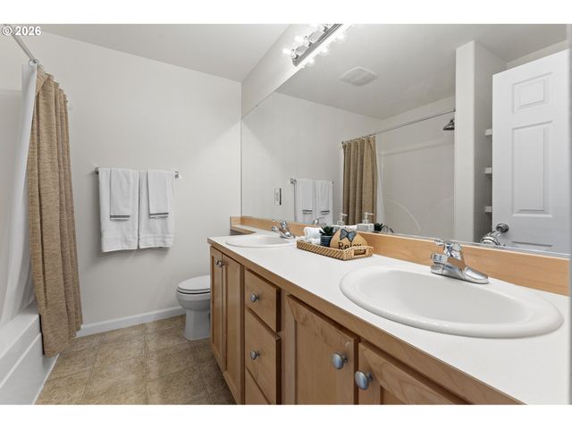 12100 Sw SWIFT Ave 101, Beaverton, OR 97007
