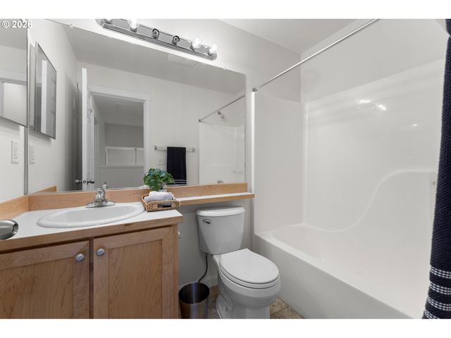 12100 Sw SWIFT Ave 101, Beaverton, OR 97007