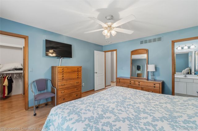 39780 Southpointe Avenue, Harrison Charter Township, MI 48045