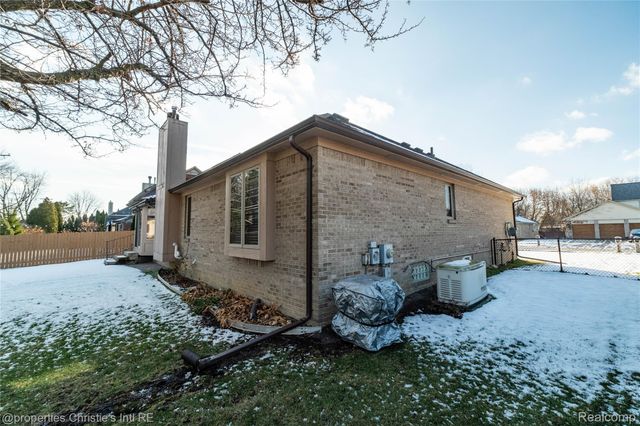 39780 Southpointe Avenue, Harrison Charter Township, MI 48045