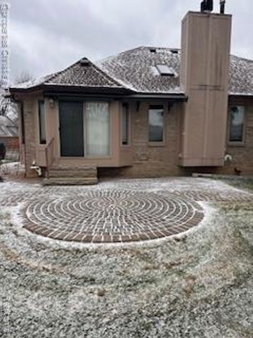 39780 Southpointe Avenue, Harrison Charter Township, MI 48045