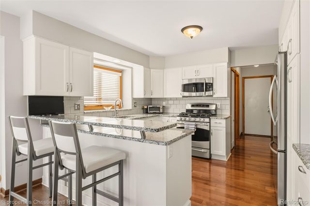 39780 Southpointe Avenue, Harrison Charter Township, MI 48045