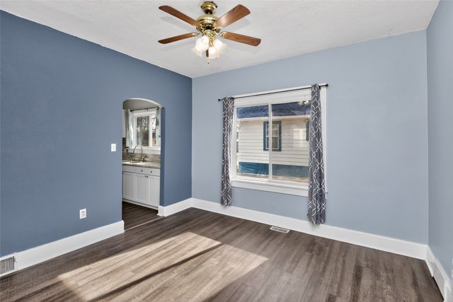 2415 E 13th Street, Des Moines, IA 50316