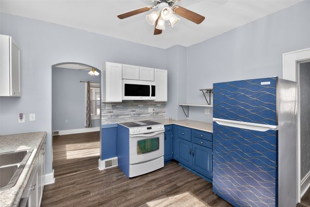 2415 E 13th Street, Des Moines, IA 50316