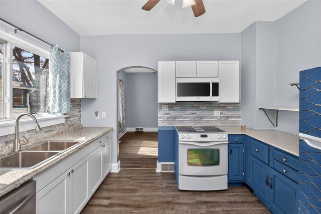 2415 E 13th Street, Des Moines, IA 50316