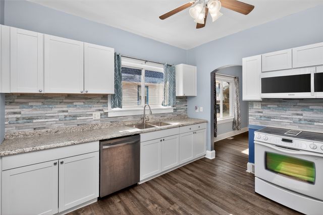 2415 E 13th Street, Des Moines, IA 50316