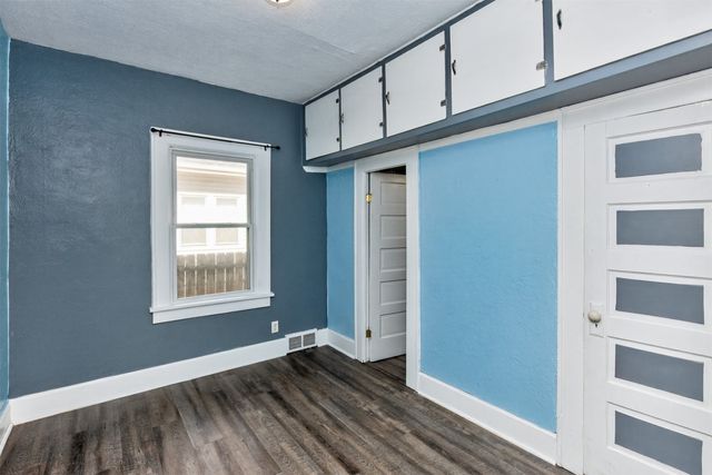 2415 E 13th Street, Des Moines, IA 50316