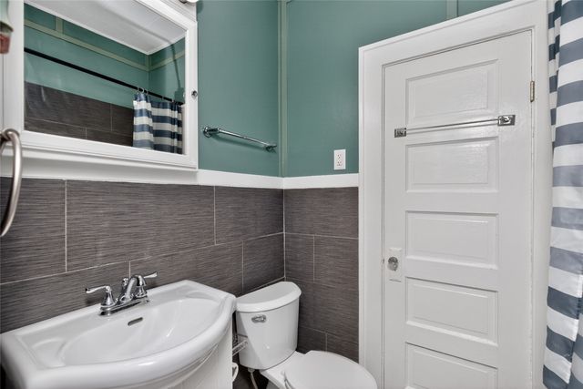 2415 E 13th Street, Des Moines, IA 50316