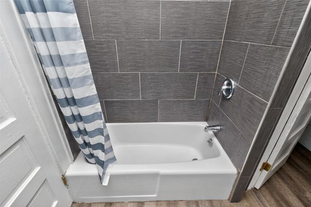 2415 E 13th Street, Des Moines, IA 50316